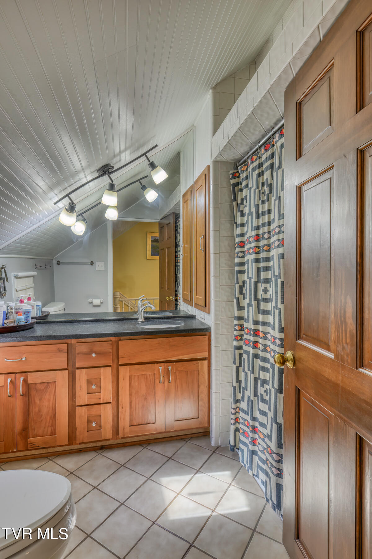 Johnson City, Tennessee 37601, United States, 3 Bedrooms Bedrooms, ,2 BathroomsBathrooms,Residential,Pending,34448