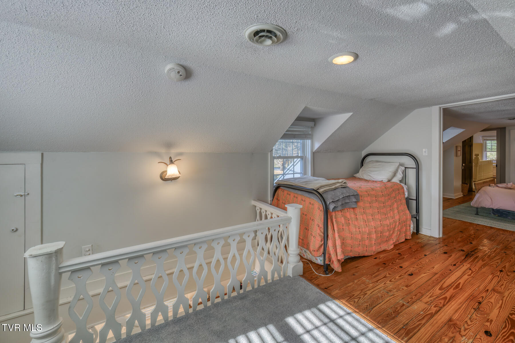 Johnson City, Tennessee 37601, United States, 3 Bedrooms Bedrooms, ,2 BathroomsBathrooms,Residential,Pending,34448