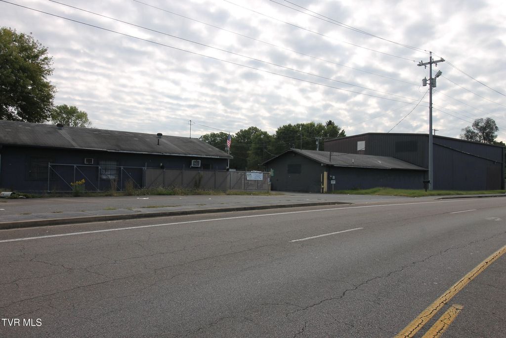 Photo of 808 Lynn Avenue, Elizabethton, TN 37643 (MLS # 9972253)