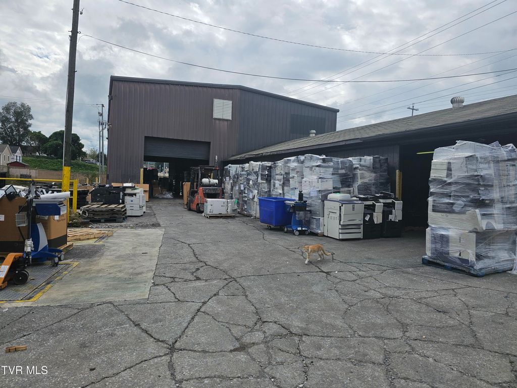 Photo of 808 Lynn Avenue, Elizabethton, TN 37643 (MLS # 9972253)