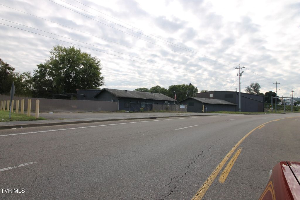 Photo of 808 Lynn Avenue, Elizabethton, TN 37643 (MLS # 9972253)