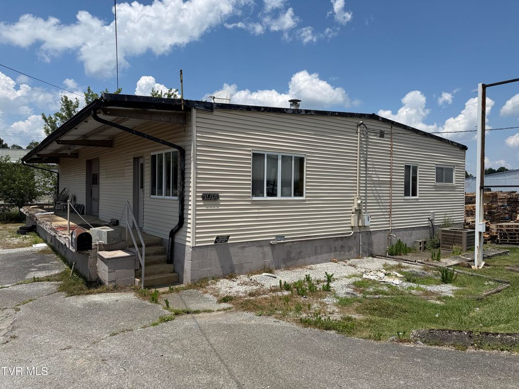 Photo of 1014 Main Street, Greeneville, TN 37743 (MLS # 9984903)