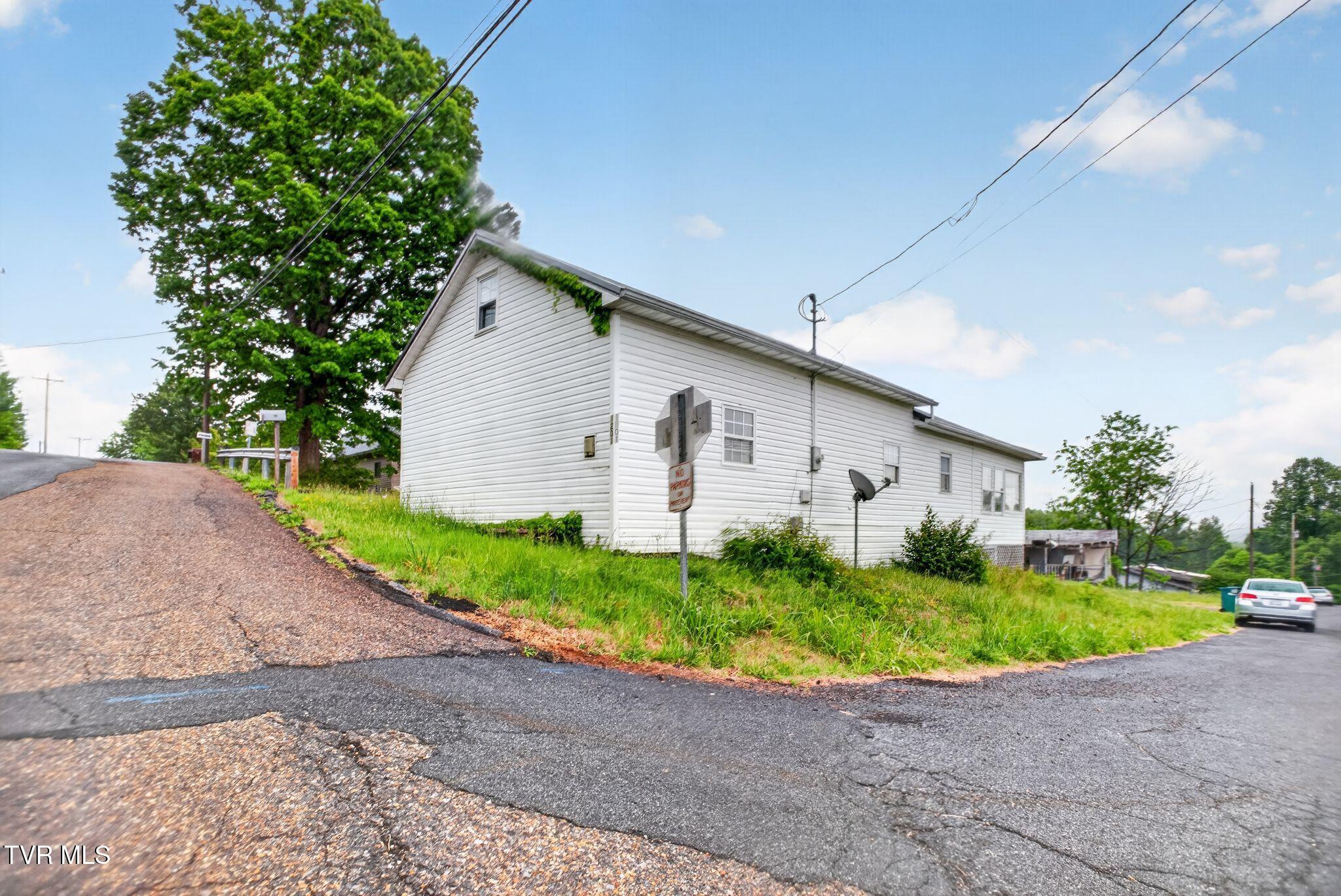 1201 Leeland Drive