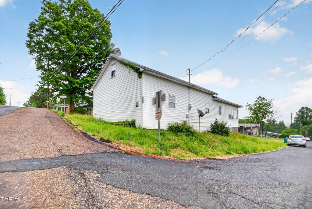 Photo of 1201 Leeland Drive, Kingsport, TN 37660 (MLS # 9995209)