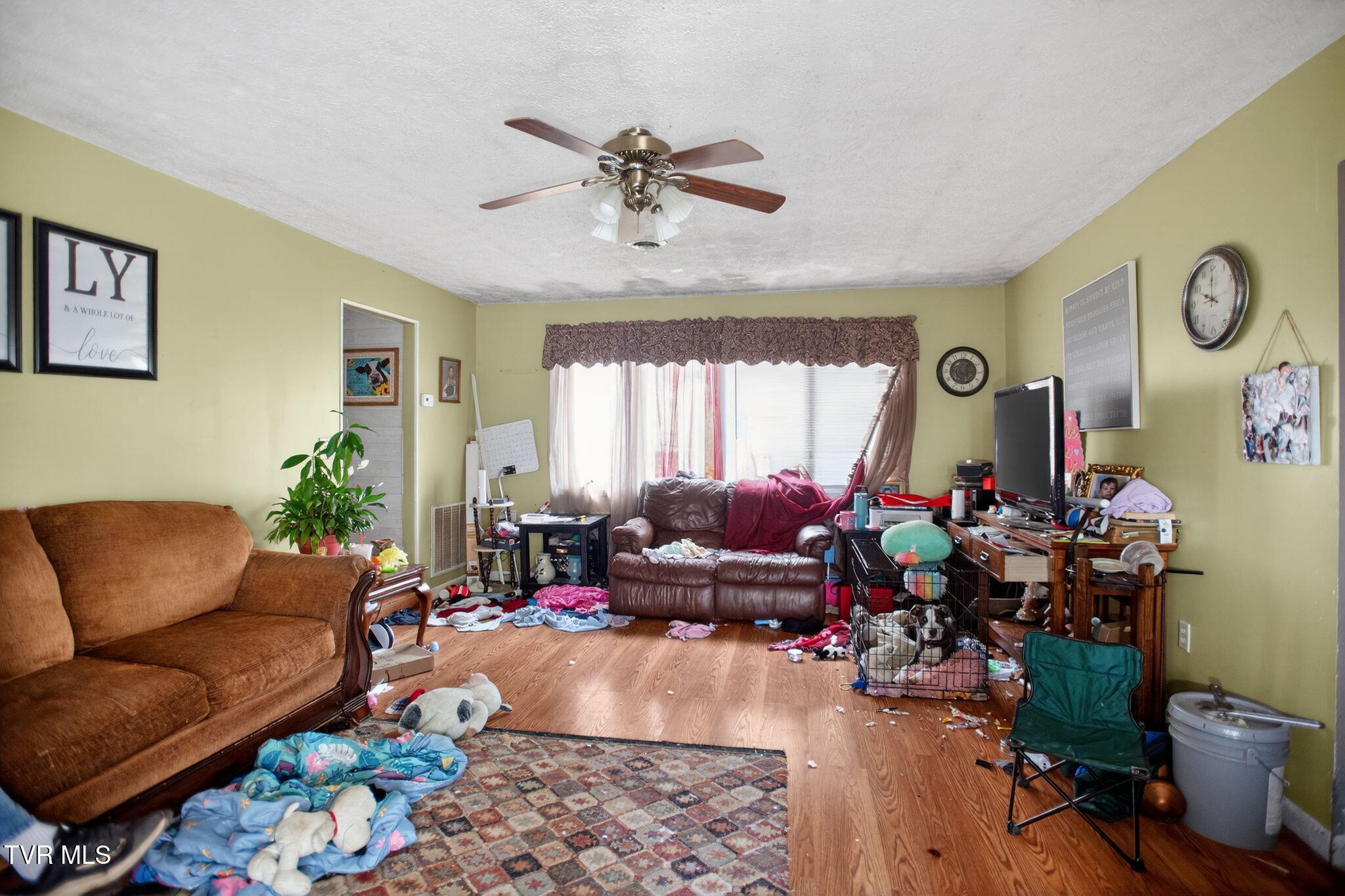 1201 Leeland Drive