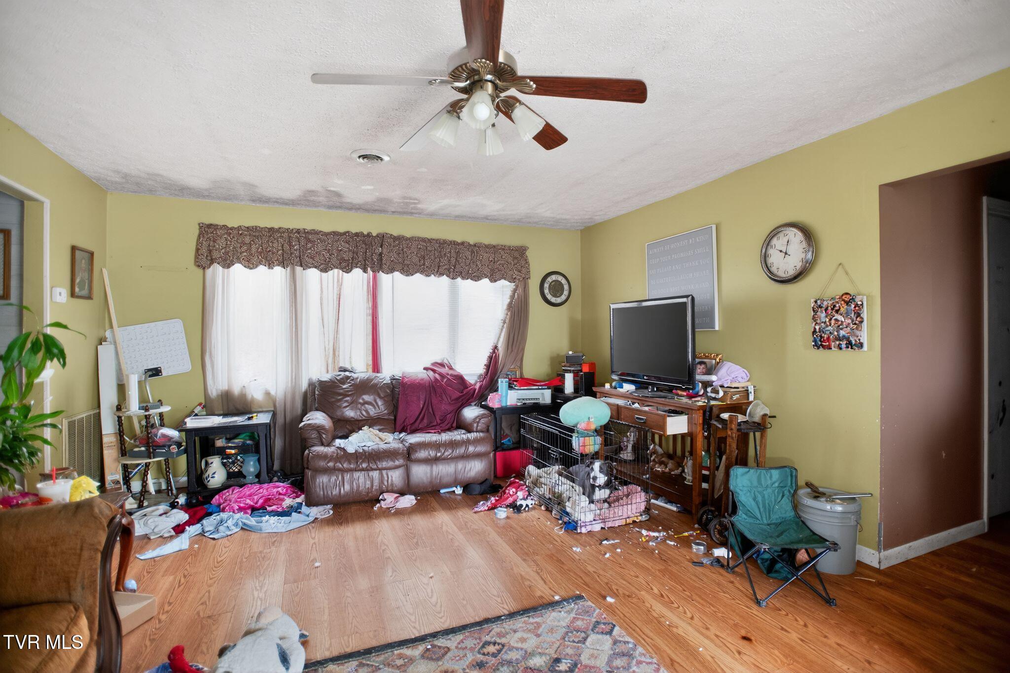 1201 Leeland Drive