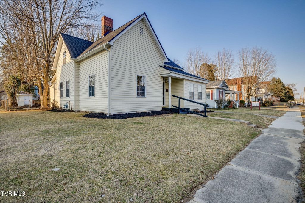 Photo of 201 Unaka Avenue, Johnson City, TN 37601 (MLS # 9991183)