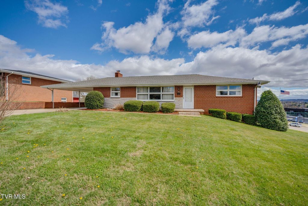 Photo of 801 Mimosa Drive, Kingsport, TN 37660 (MLS # 9992797)