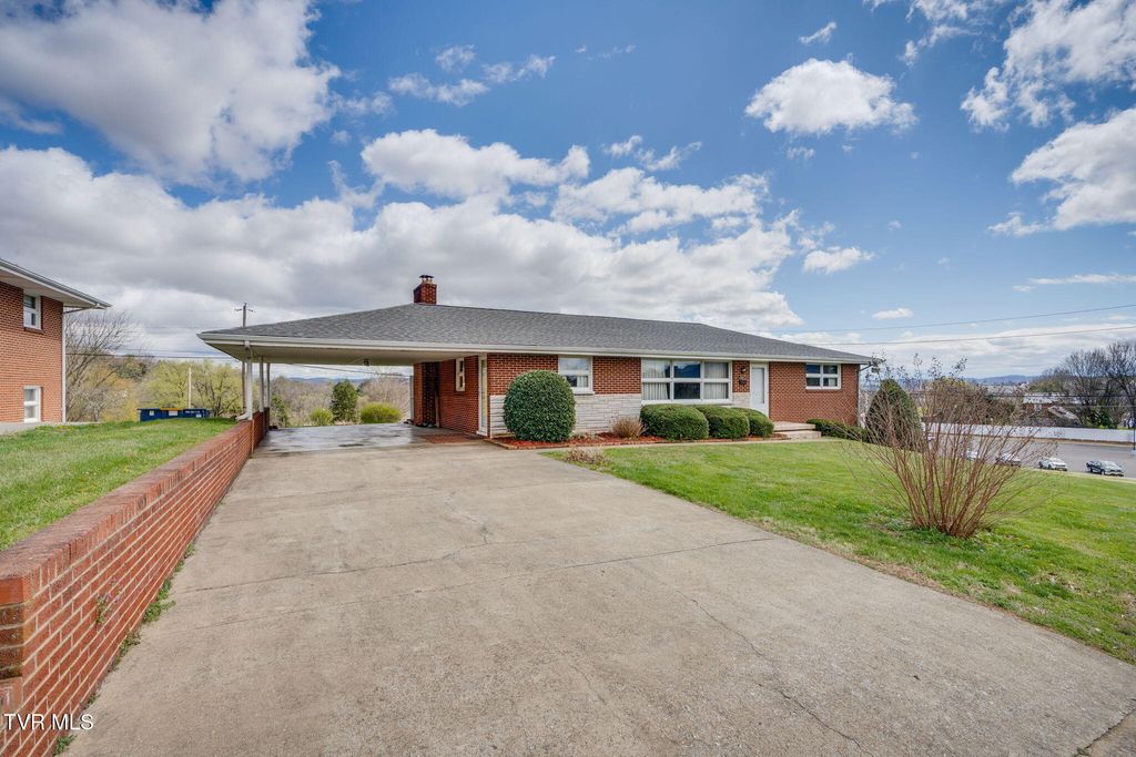 Photo of 801 Mimosa Drive, Kingsport, TN 37660 (MLS # 9992797)