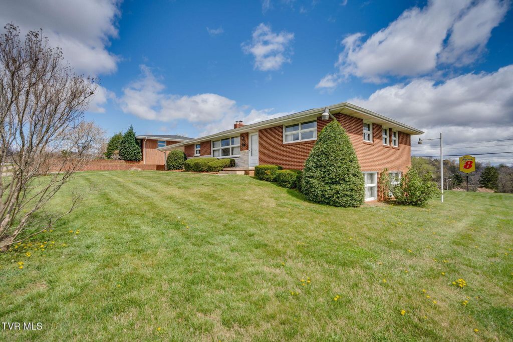 Photo of 801 Mimosa Drive, Kingsport, TN 37660 (MLS # 9992797)