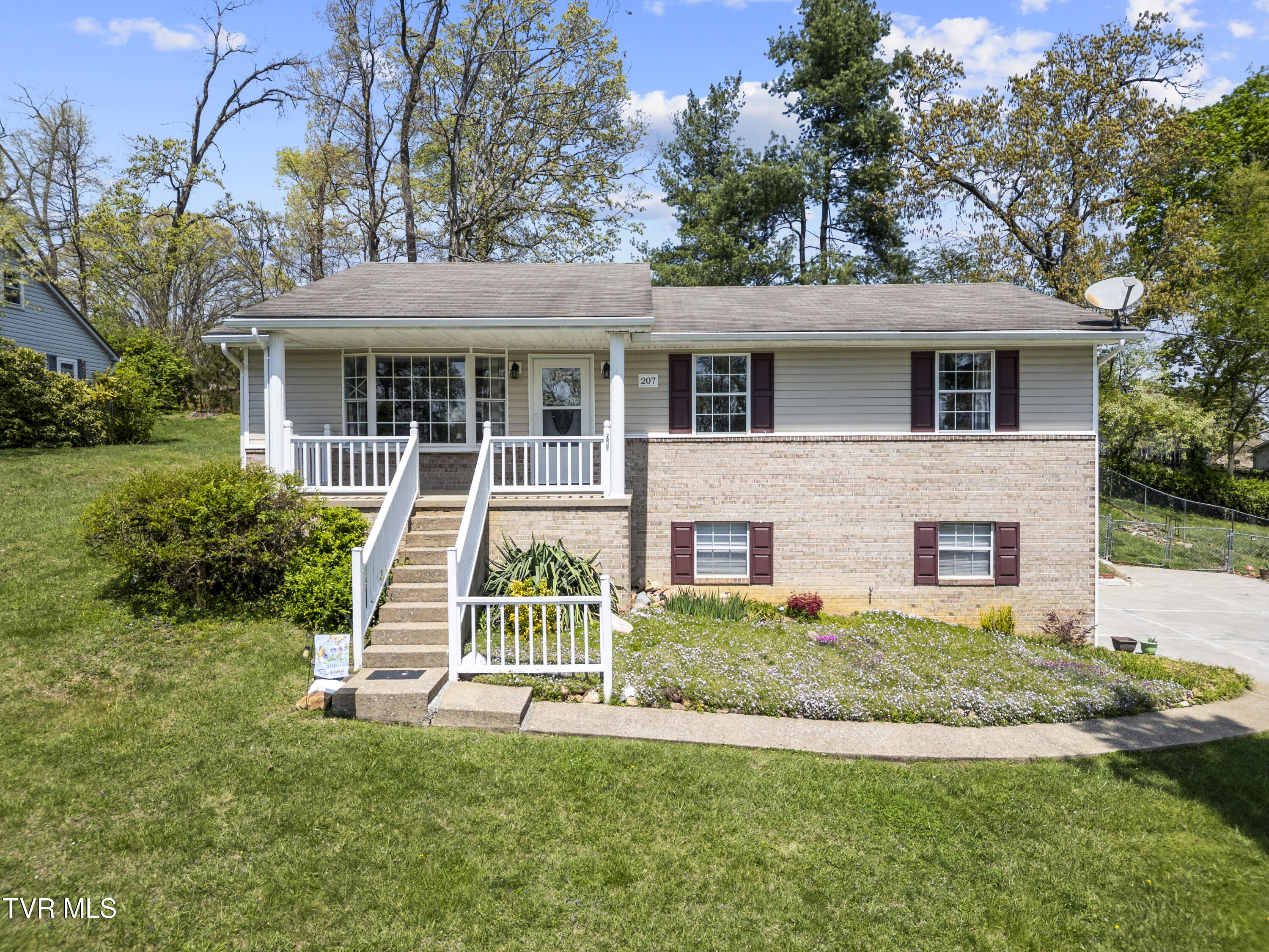 207 Dogwood Drive, Greeneville, Tennessee image 2