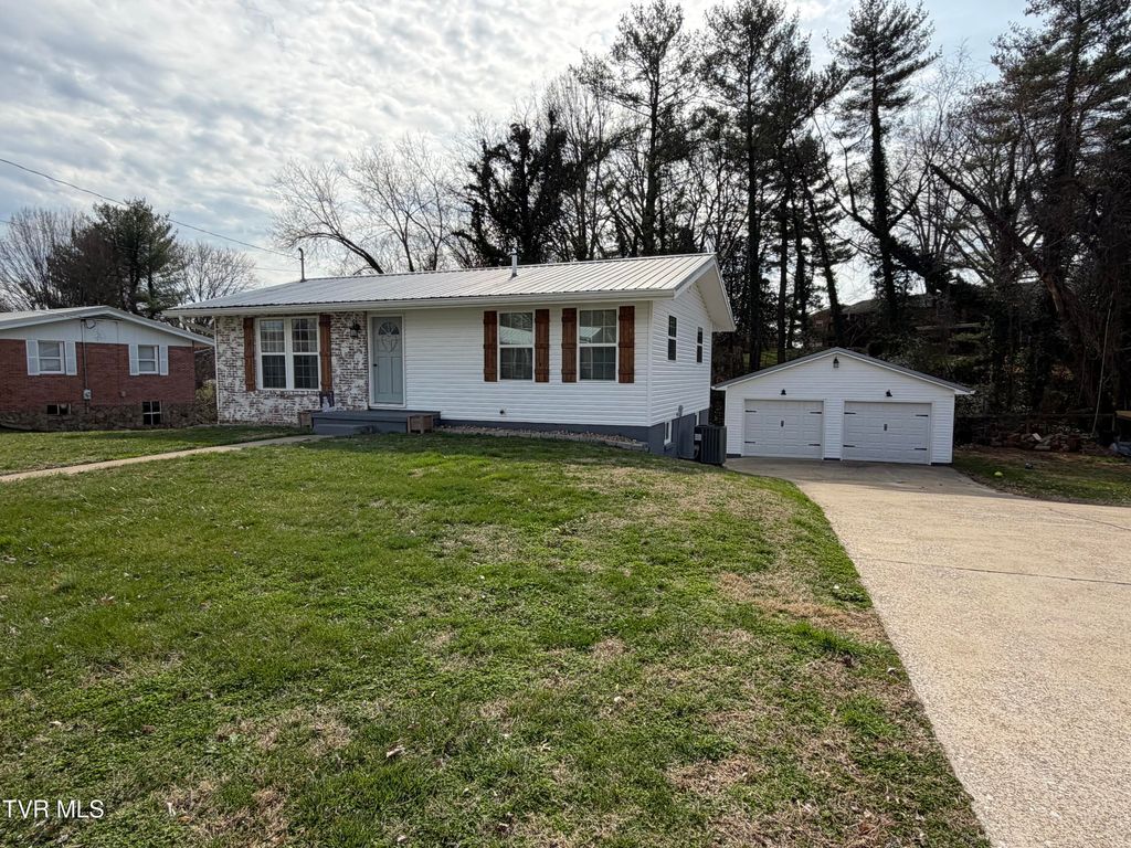 Photo of 114 Mayor Avenue, Greeneville, TN 37745 (MLS # 9991918)