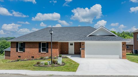 Photo of 124 Keeneland Circle, Greeneville, TN 37743 (MLS # 9996696)