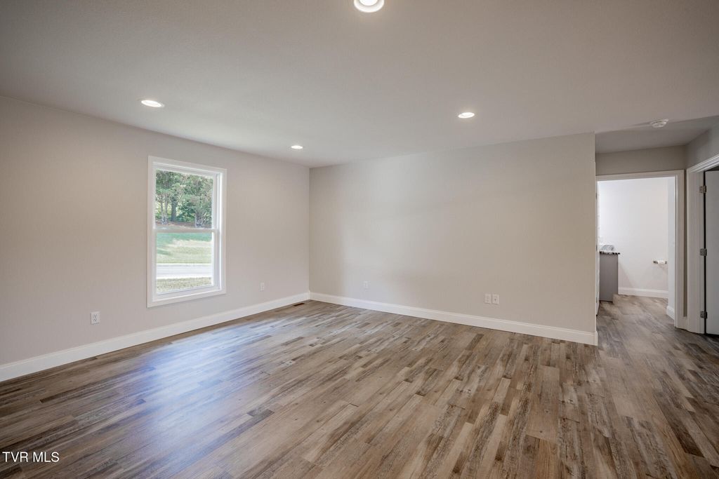 Photo of 124 Keeneland Circle, Greeneville, TN 37743 (MLS # 9996696)