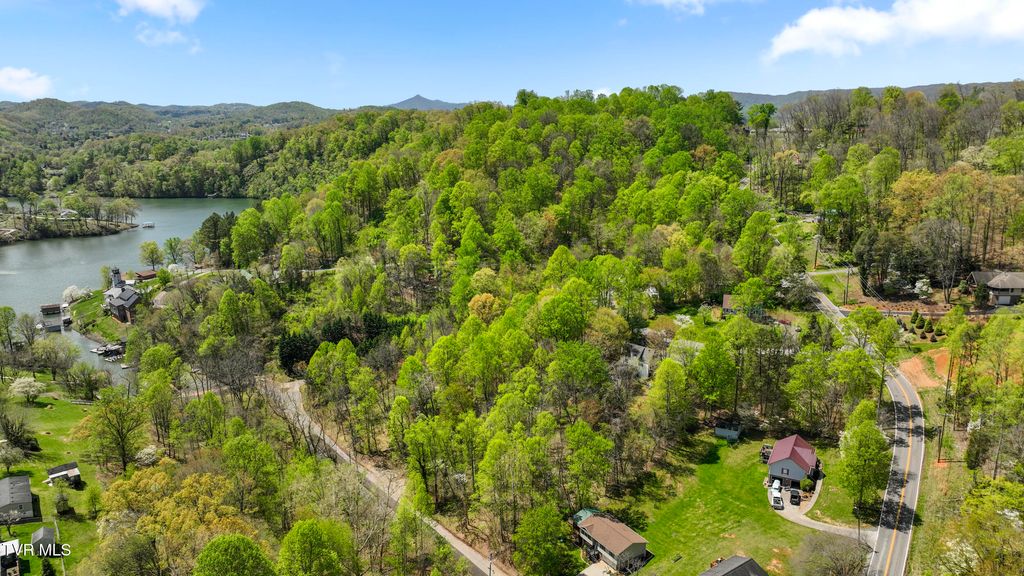 Photo of 4008 Cooks Inlet Road, Kingsport, TN 37664 (MLS # 9987527)