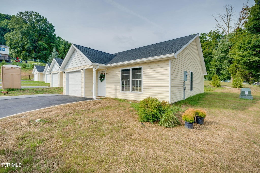 Photo of 1036 G Street #1036, Elizabethton, TN 37643 (MLS # 10000212)