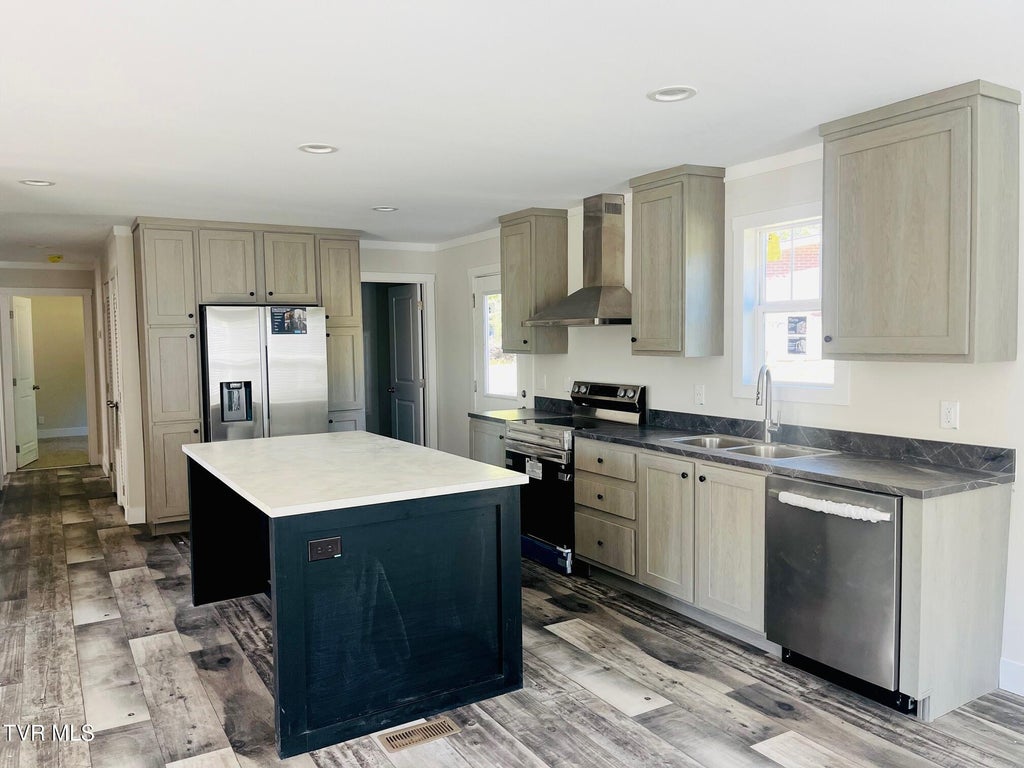 Photo of 313 Ruth Street, Bristol, TN 37620 (MLS # 10001818)