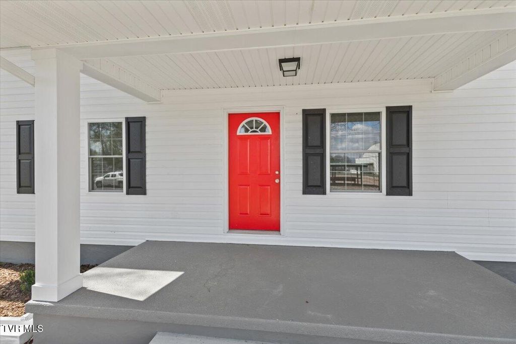Photo of 701 Hemlock Street, Elizabethton, TN 37643 (MLS # 9993883)