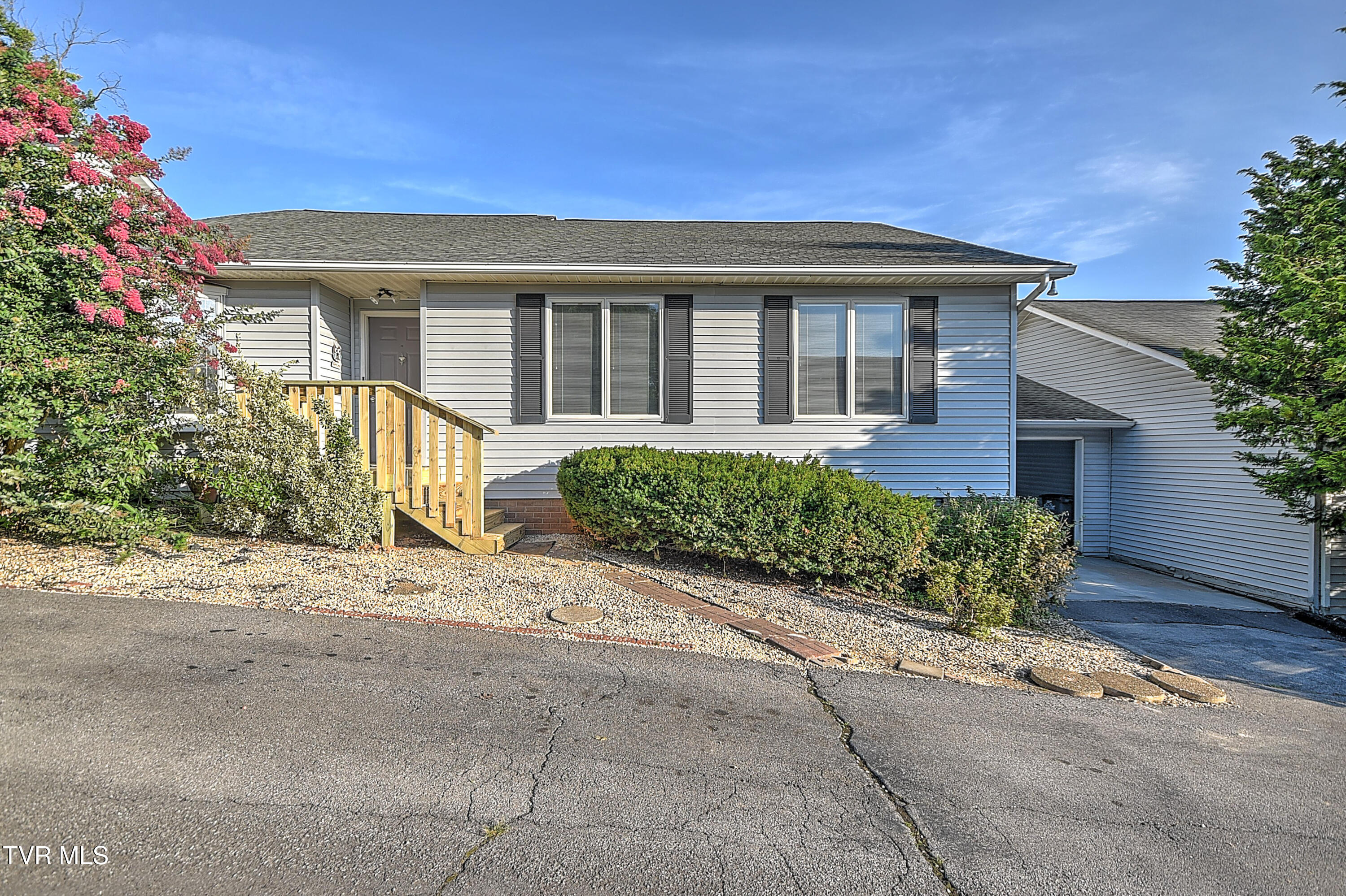 Photo 1 of 31 — 420 Eastley Court 420, Kingsport, TN 37660