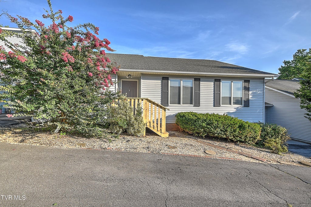 Photo of 420 Eastley Court #420, Kingsport, TN 37660 (MLS # 9998248)