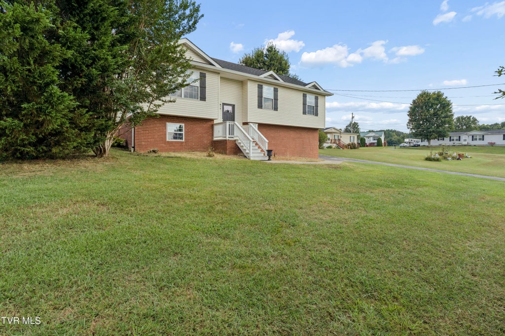 Photo of 1111 Sycamore Creek Drive, Jonesborough, TN 37659 (MLS # 10001097)