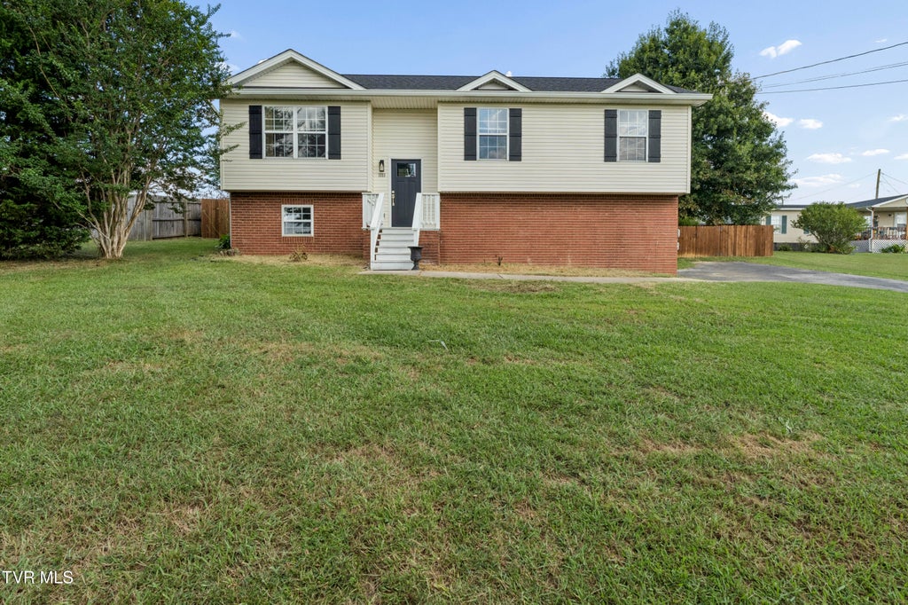 Photo of 1111 Sycamore Creek Drive, Jonesborough, TN 37659 (MLS # 10001097)