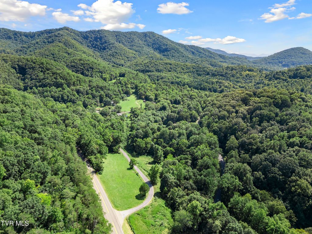 Photo of 19 Cecil Davis Road, Greeneville, TN 37743 (MLS # 9976457)