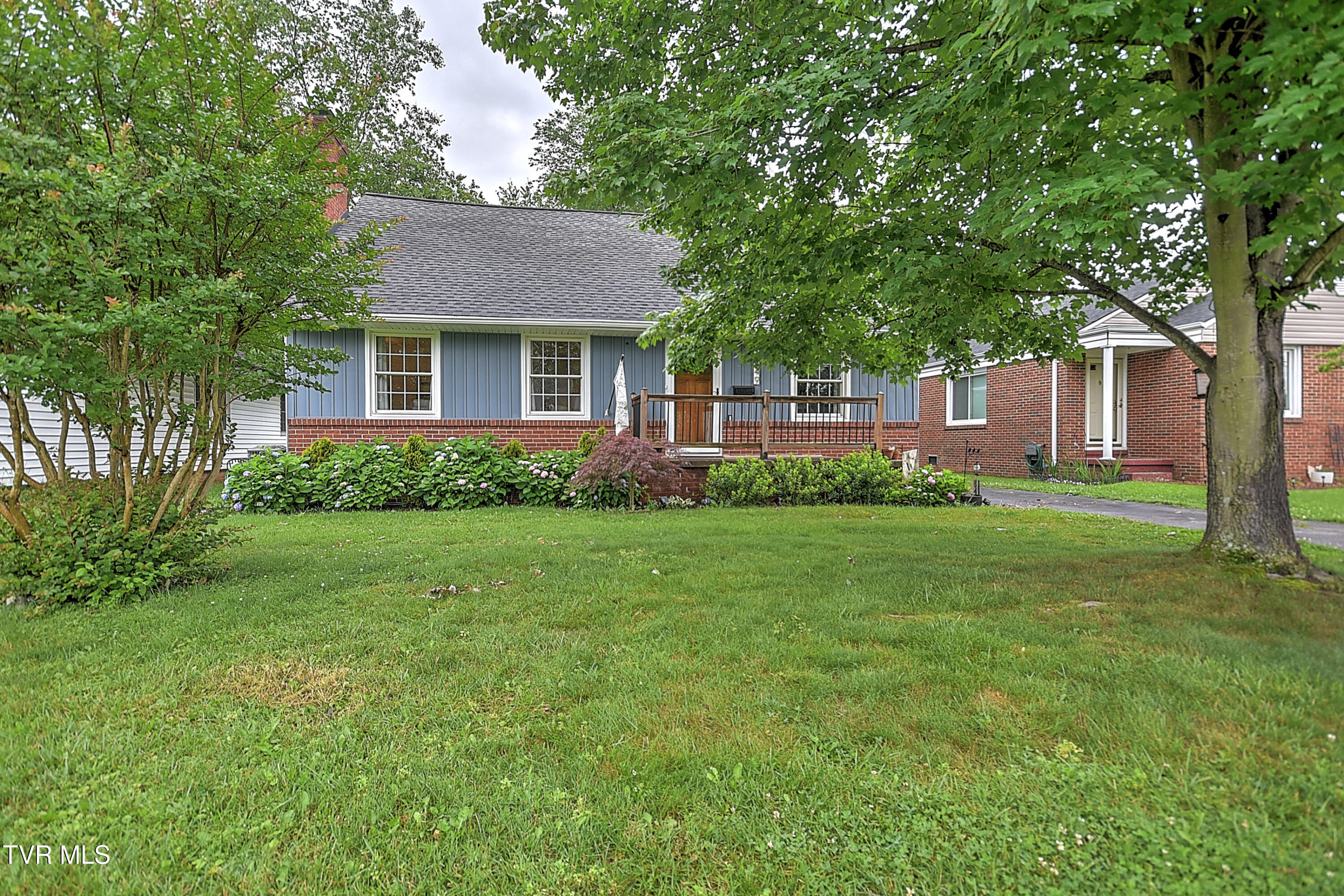 1449 Warpath Drive, Kingsport, Tennessee image 2