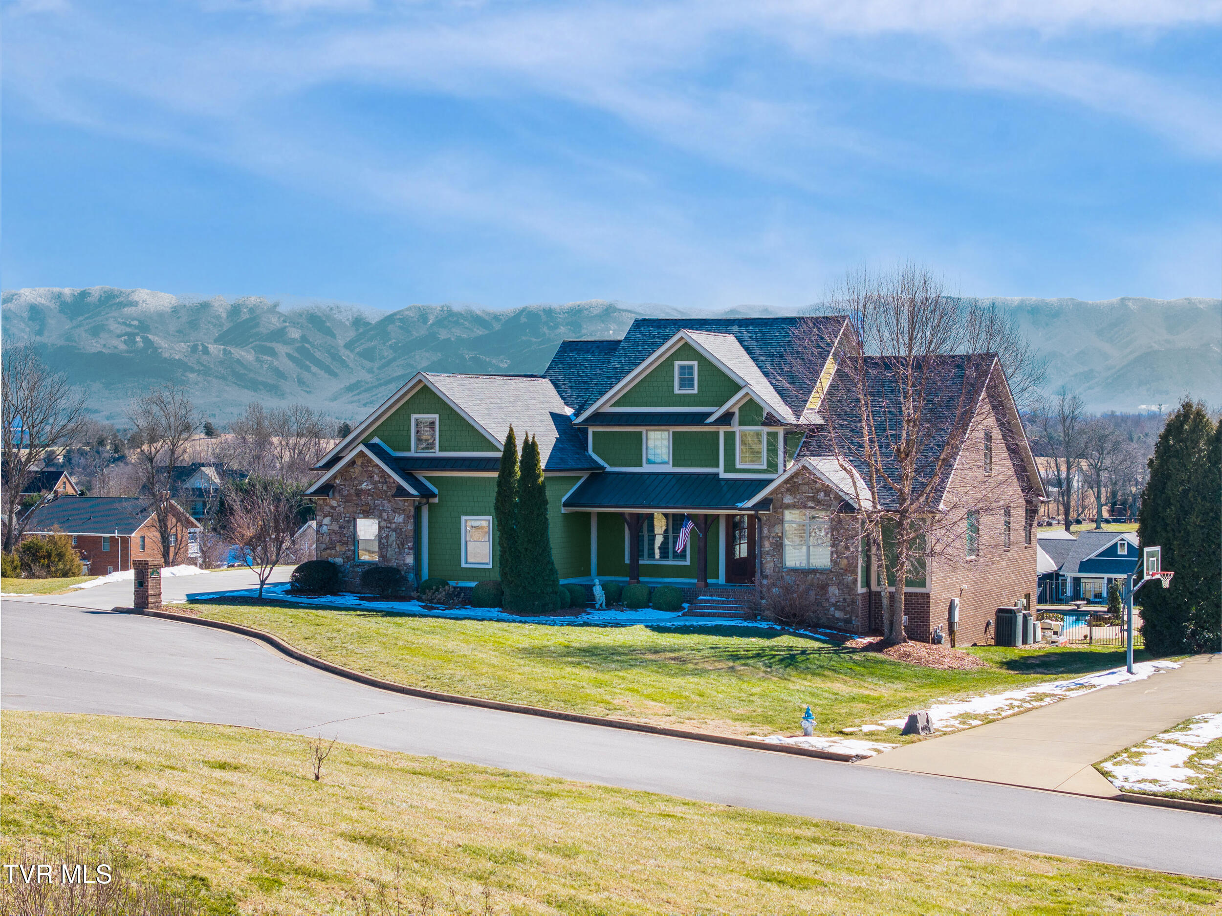 306 East Hawthorne Court