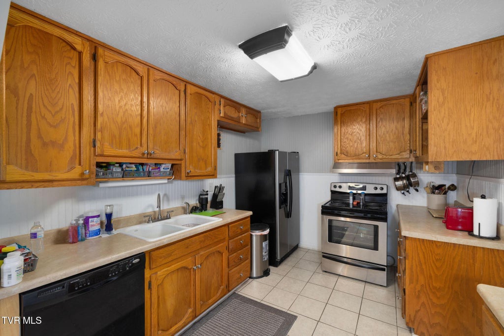Photo of 1316 Midland Drive, Kingsport, TN 37664 (MLS # 10000811)