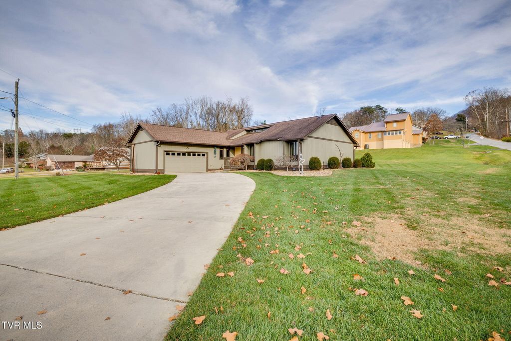 Photo of 2229 Kings Bay Drive, Kingsport, TN 37660 (MLS # 9989760)