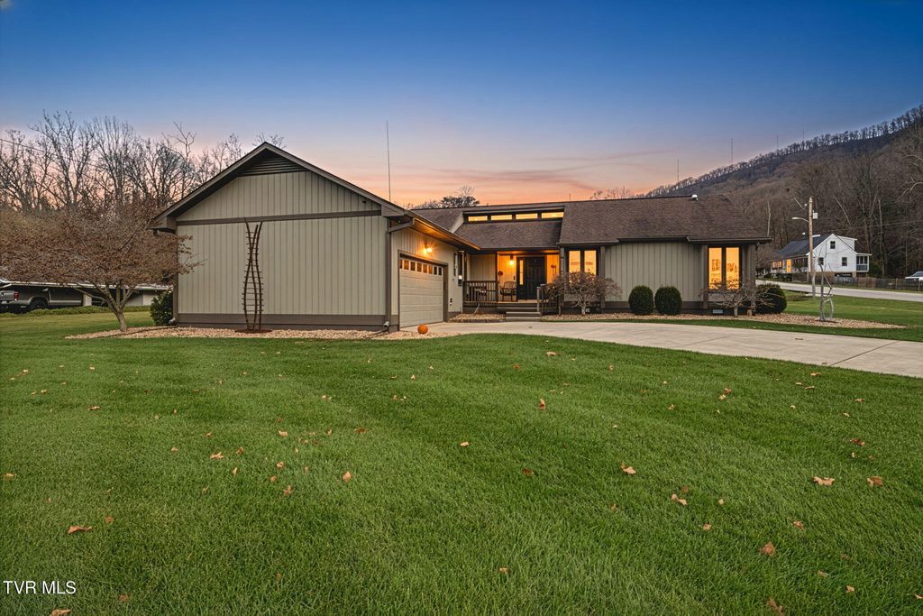 Photo of 2229 Kings Bay Drive, Kingsport, TN 37660 (MLS # 9989760)