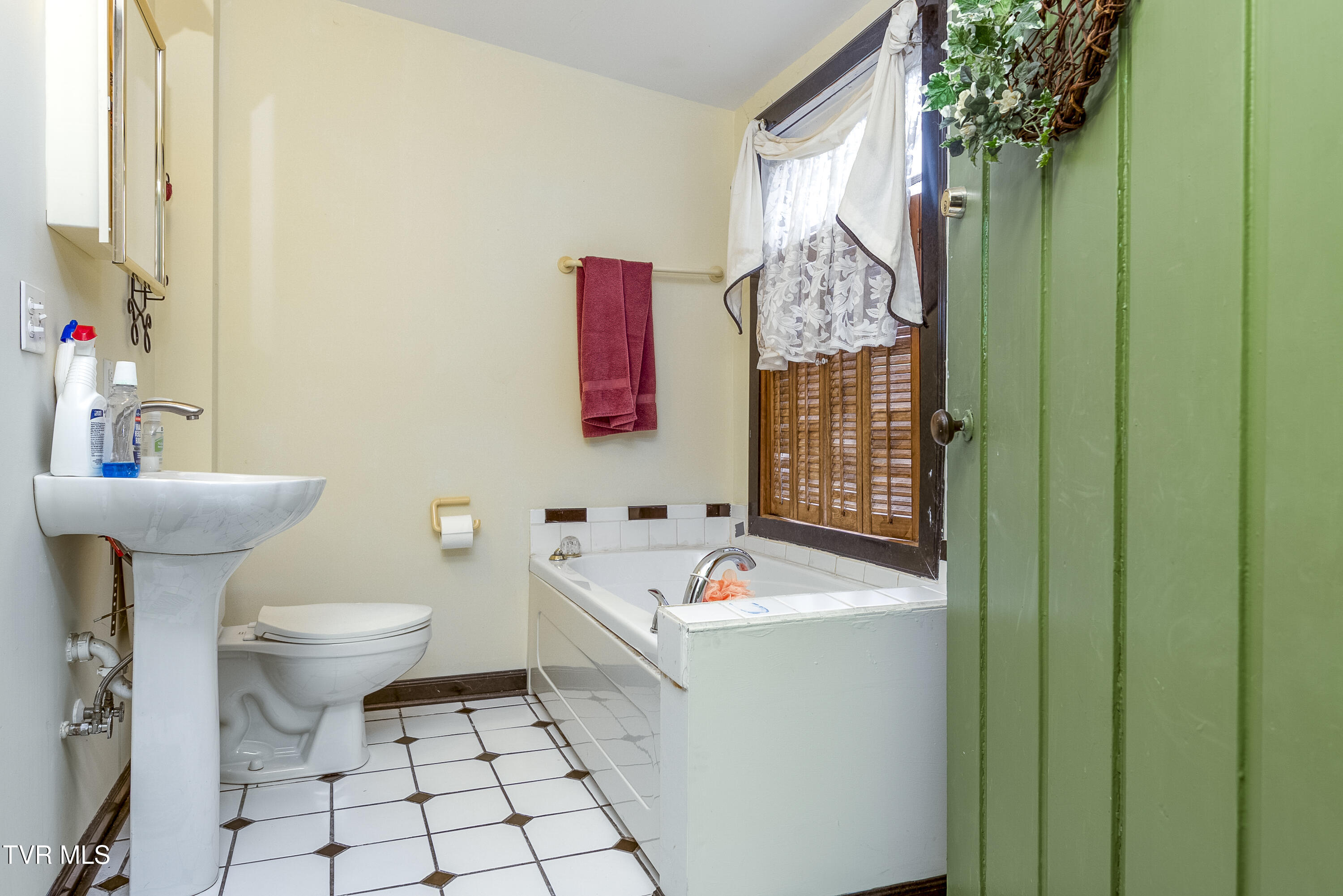 210 Valley Street, Abingdon, Virginia image 25