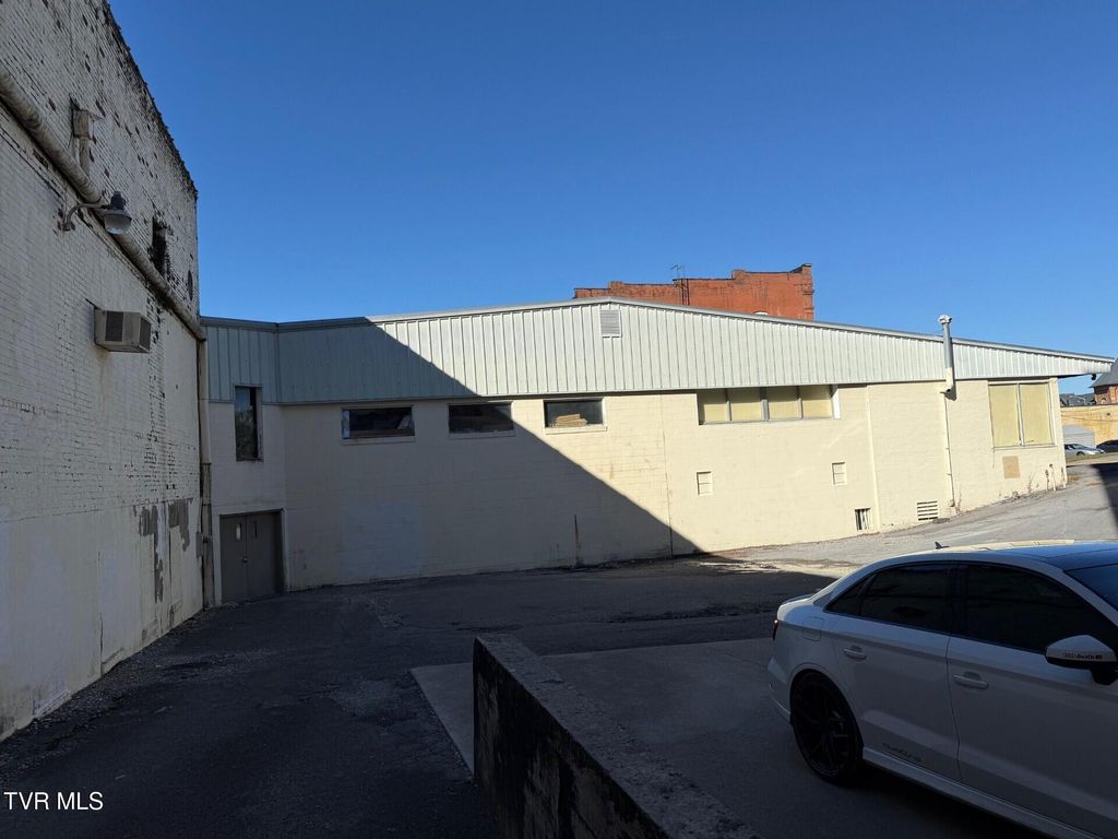 Photo of 16 5th Street, Bristol, TN 37620 (MLS # 9989001)