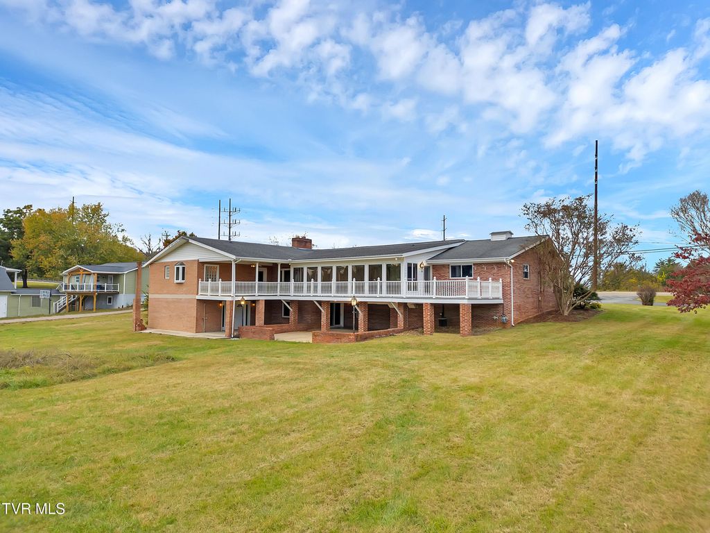 Photo of 1620 Erwin Highway, Greeneville, TN 37745 (MLS # 9988022)