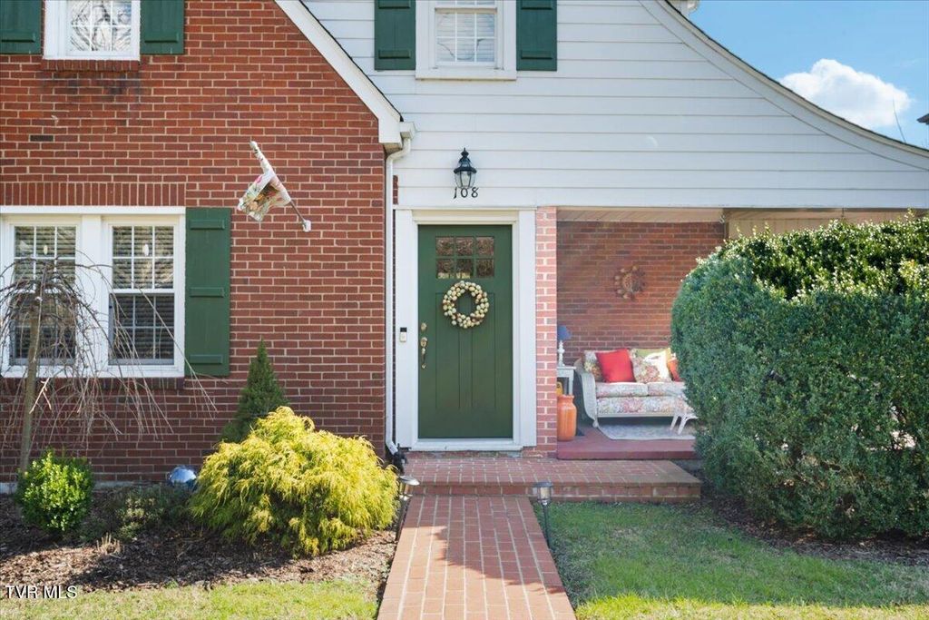 Photo of 108 Valley Street, Abingdon, VA 24210 (MLS # 9992027)