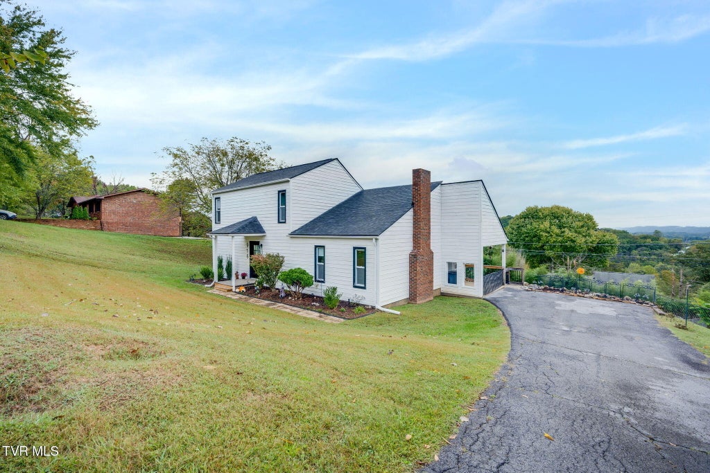 Photo of 916 Starling Drive, Kingsport, TN 37660 (MLS # 10002057)