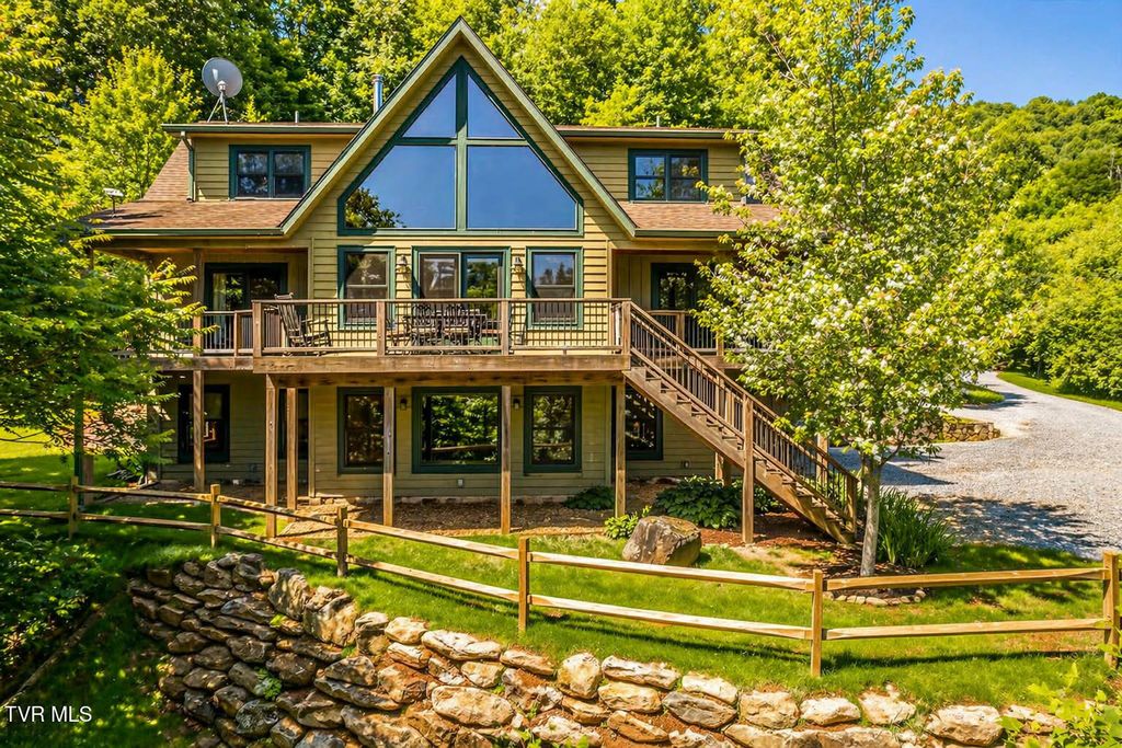Photo of 410 Eagle Ridge Road, Roan Mountain, TN 37687 (MLS # 9994427)