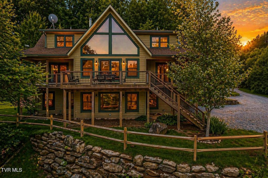 Photo of 410 Eagle Ridge Road, Roan Mountain, TN 37687 (MLS # 9994427)