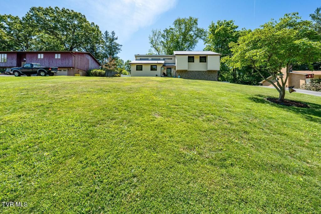 Photo of 3540 Mcintosh Drive, Kingsport, TN 37663 (MLS # 9995566)