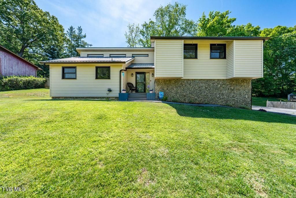 Photo of 3540 Mcintosh Drive, Kingsport, TN 37663 (MLS # 9995566)
