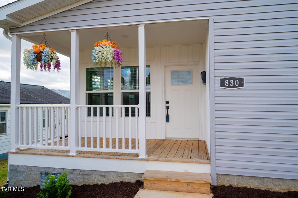 Photo of 830 Fairview Avenue, Kingsport, TN 37660 (MLS # 9988120)