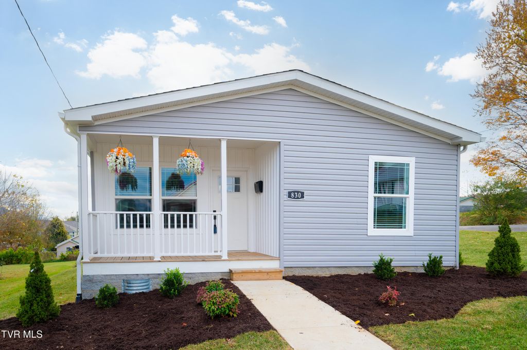 Photo of 830 Fairview Avenue, Kingsport, TN 37660 (MLS # 9988120)