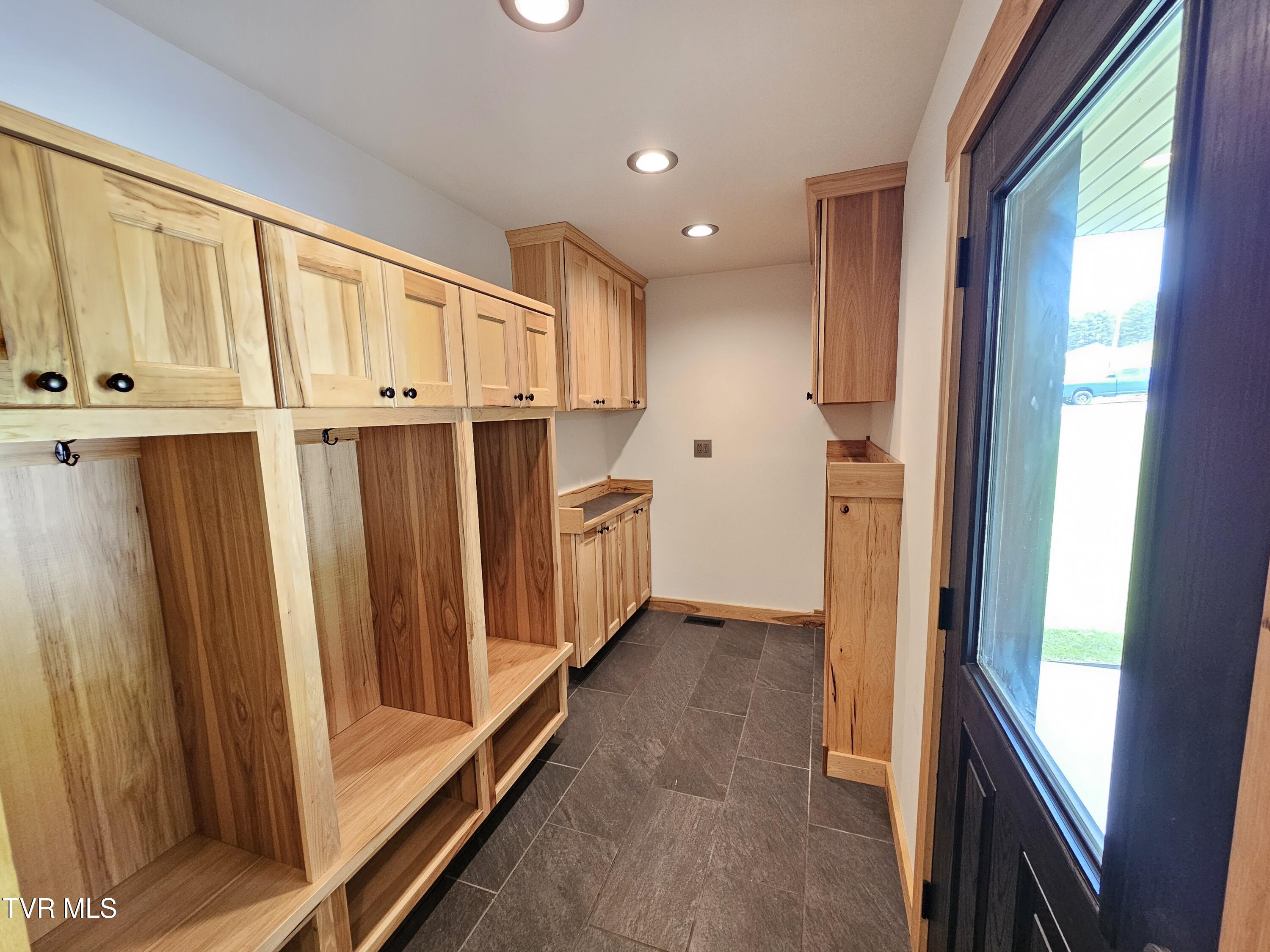 27337 Rich Valley Road, Abingdon, Virginia image 10