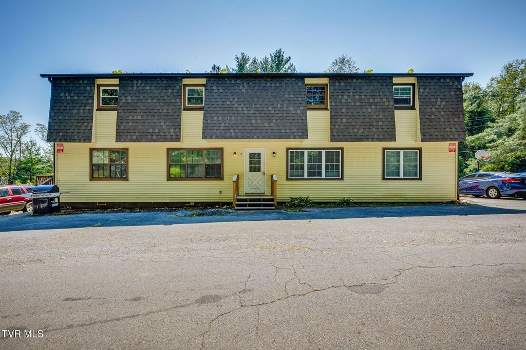 Photo of 115 Townview Estates Drive, Elizabethton, TN 37643 (MLS # 9985886)