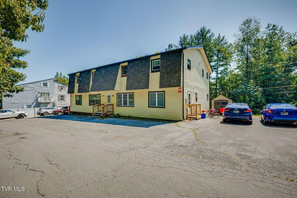 Photo of 115 Townview Estates Drive, Elizabethton, TN 37643 (MLS # 9985886)