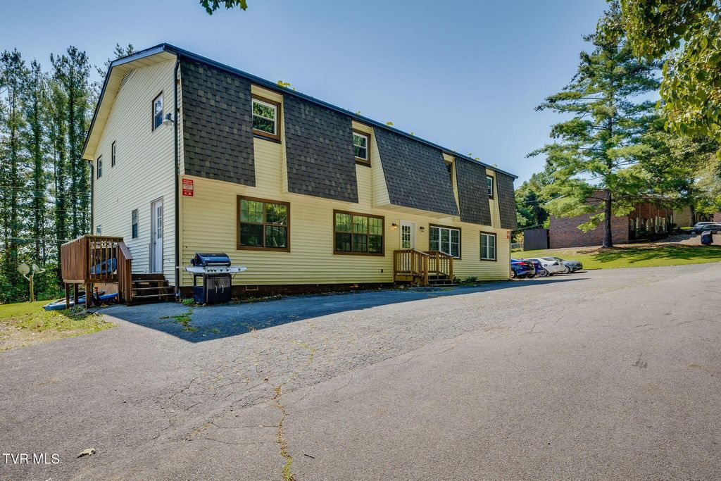 Photo of 115 Townview Estates Drive, Elizabethton, TN 37643 (MLS # 9985886)