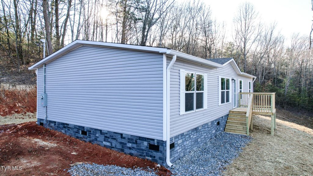 Photo of 1512 Red Bud Dr, Newport, TN 37821 (MLS # 9990309)