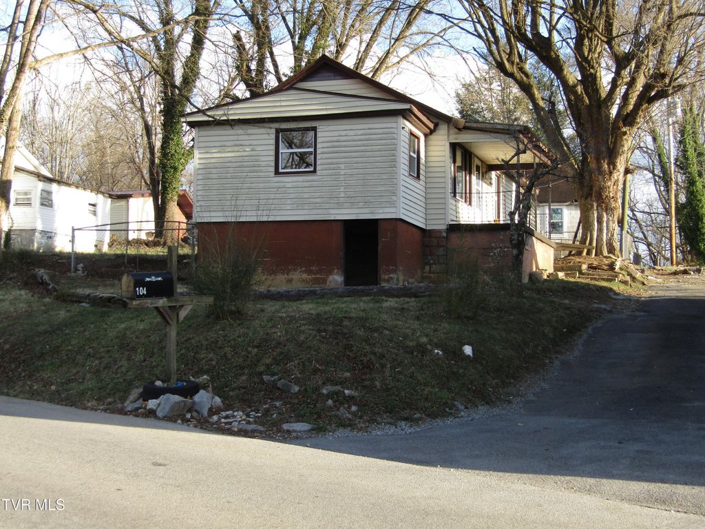 Photo of 104 Paperville Road, Bristol, TN 37620 (MLS # 9992331)