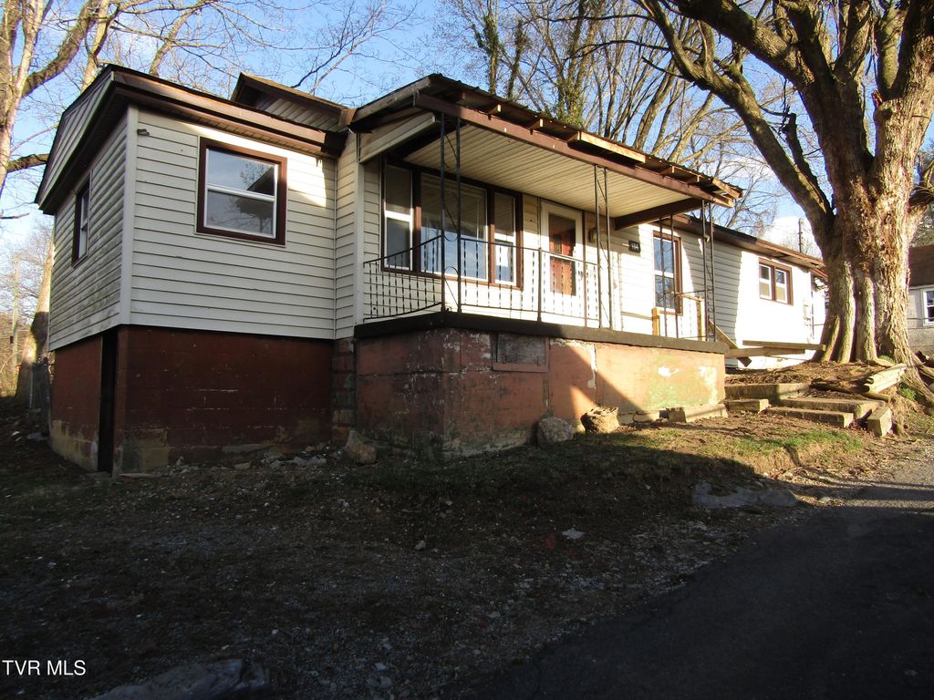 Photo of 104 Paperville Road, Bristol, TN 37620 (MLS # 9992331)